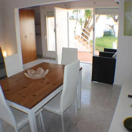 Agi Port De Apartment