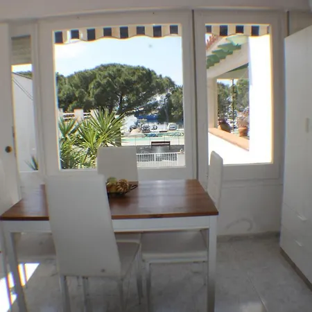 Agi Port De Apartment